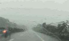 梦见水淋湿裤腿了啥意思(梦见裤腿沾水)