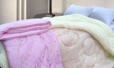 梦见被子没缝好都是针(梦见用针线缝被子)