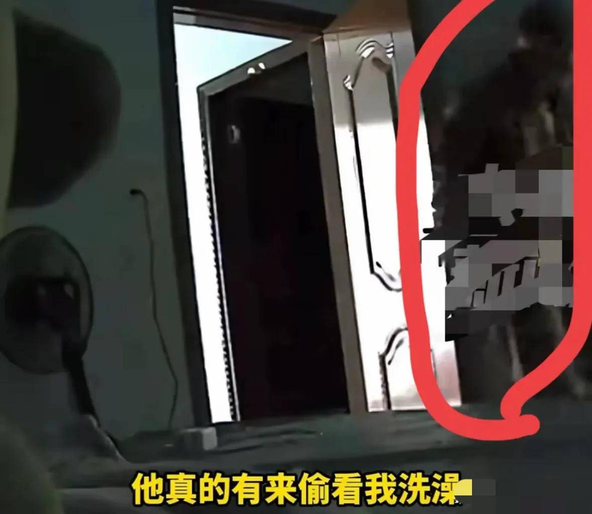 梦见洗澡别人盯着看啥意思(梦见洗澡别人盯着看啥意思啊)