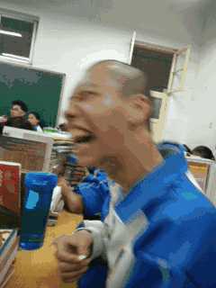 女生梦见大学同寝室室友_(已婚女人梦见大学宿舍和室友)